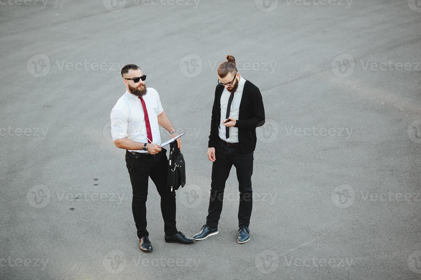 dos empresarios en el trabajo foto