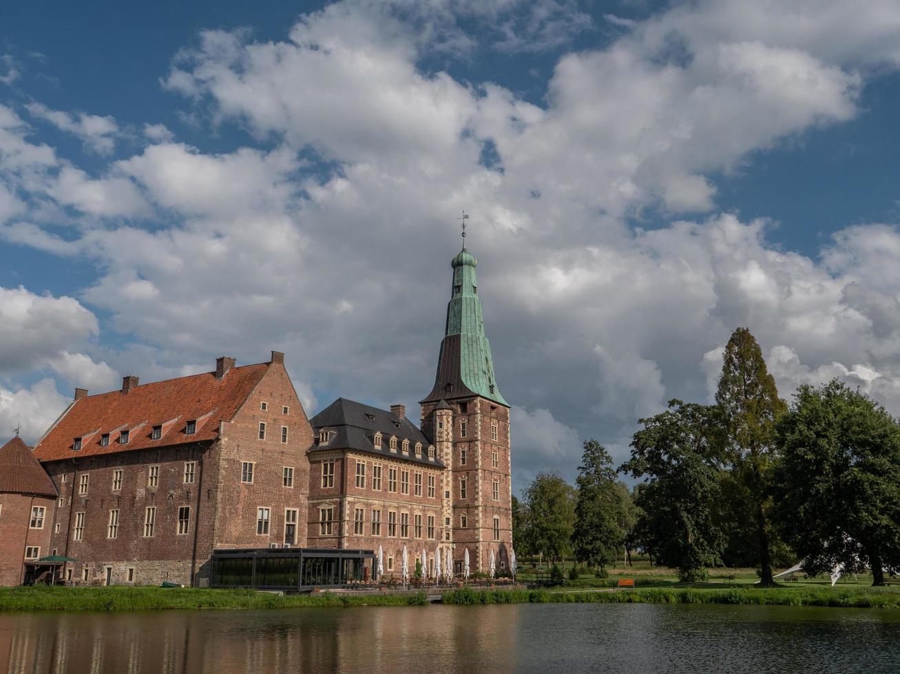 raesfeld,alemania,2020-el castillo de raesfeld en alemania foto