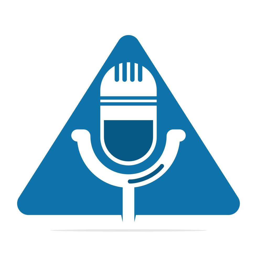 diseño de logotipo de podcast. micrófono de mesa de estudio con diseño de icono de transmisión. vector