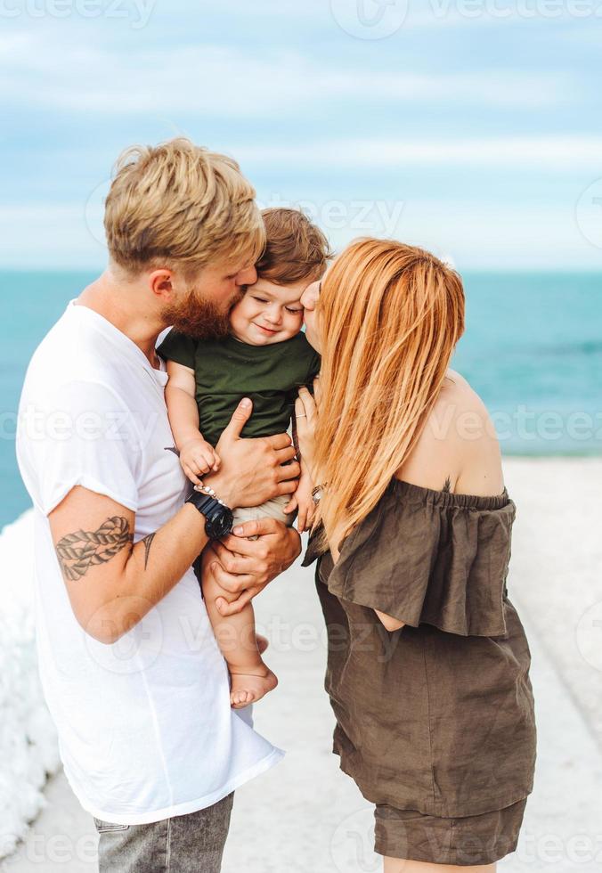 familia feliz de vacaciones foto