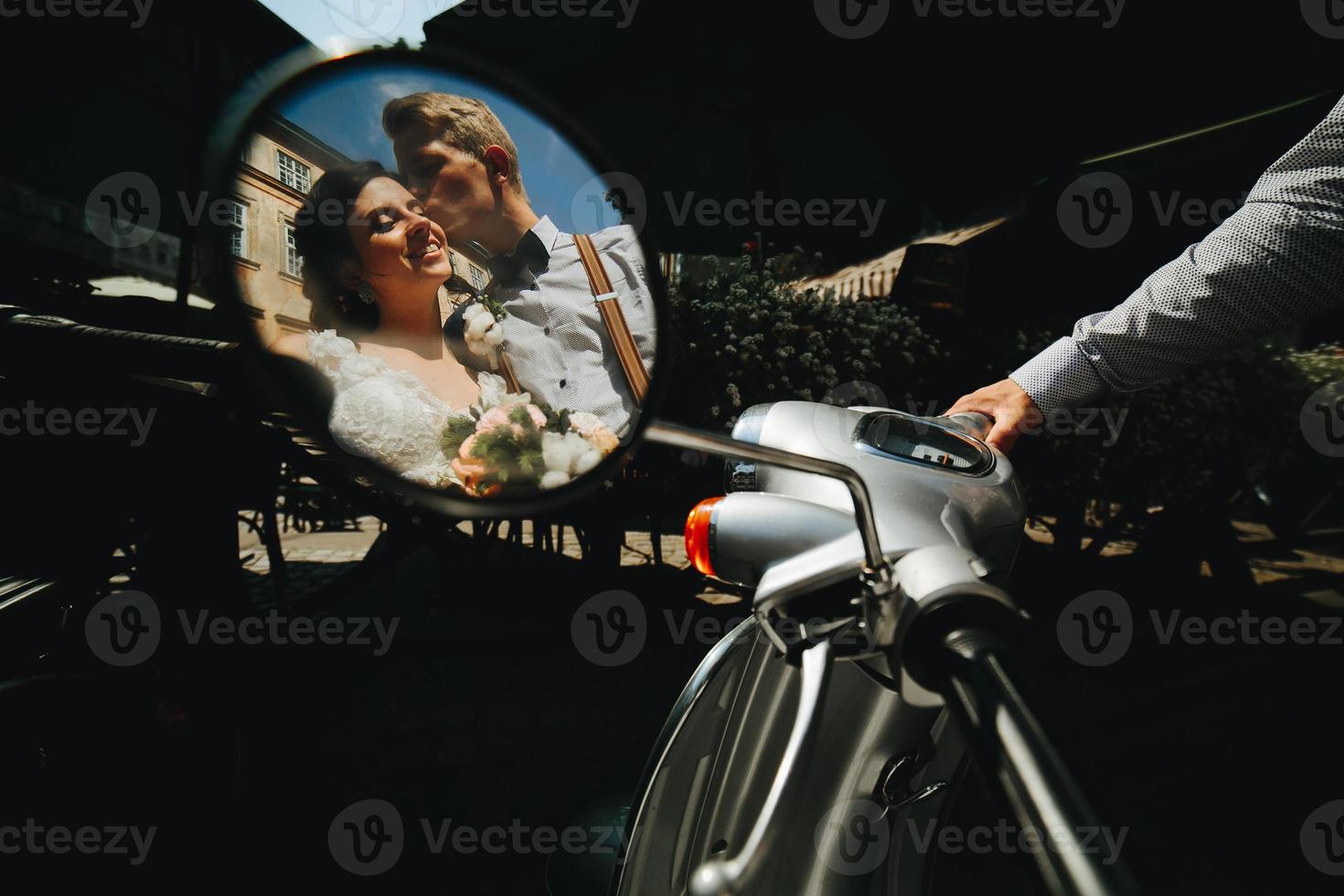 bride and groom in the mirror reflection photo