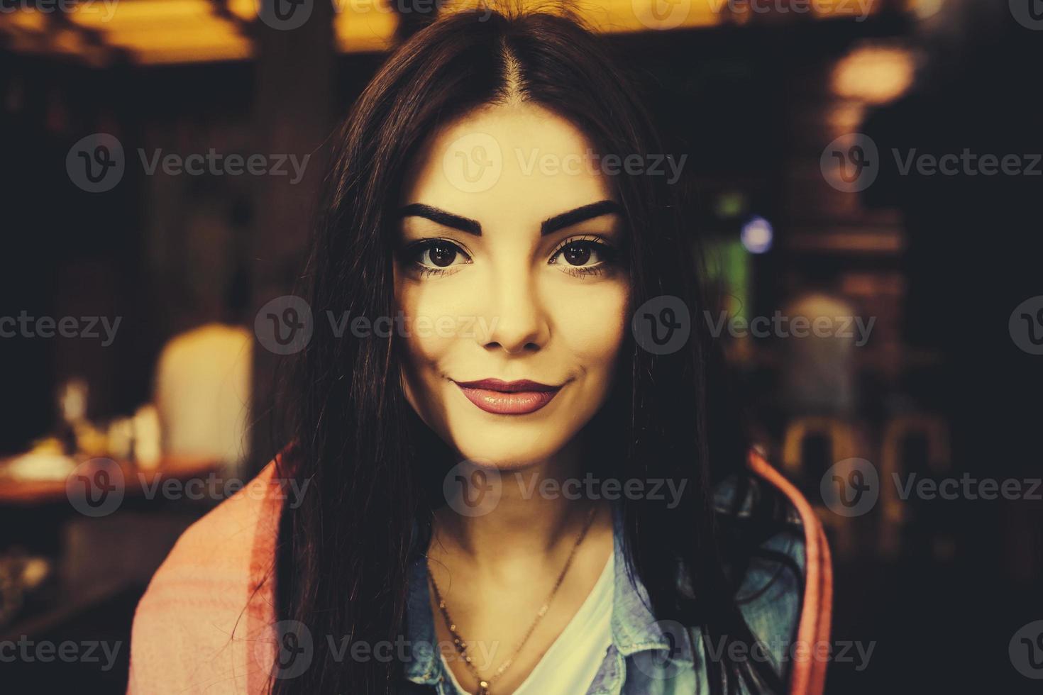 primer retrato de mujer joven foto