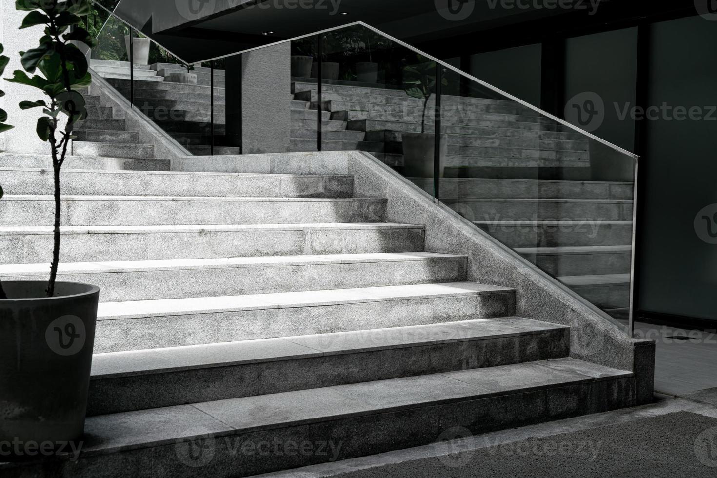 hermoso escalón gris vacío foto