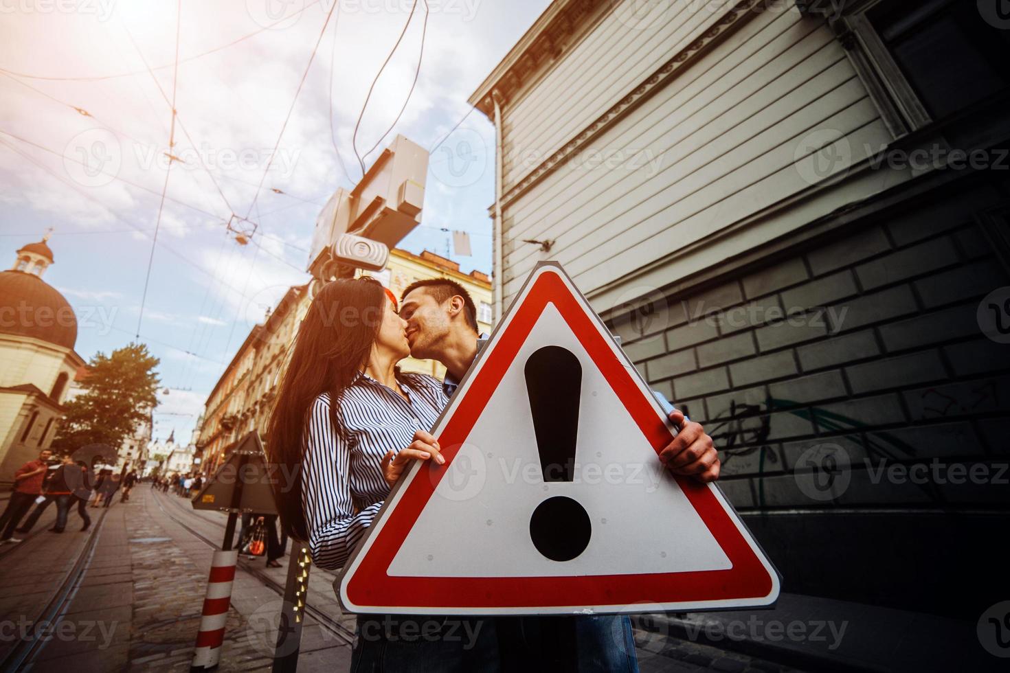 pareja divertirse en la ciudad foto