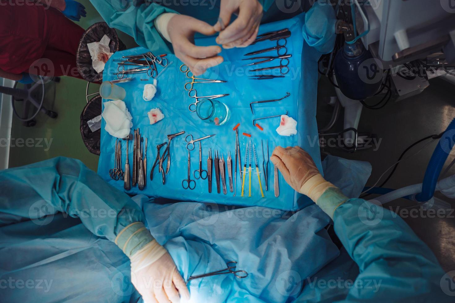 los instrumentos de cirugía en quirófano. foto