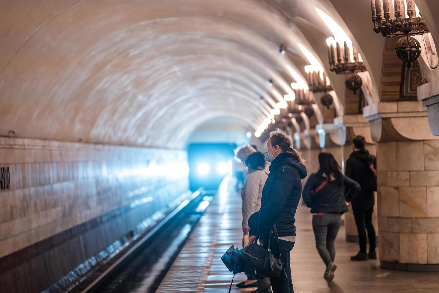 ucrania, kiev - 26 de mayo de 2020 estación de metro zoloty vorota, golden gate foto