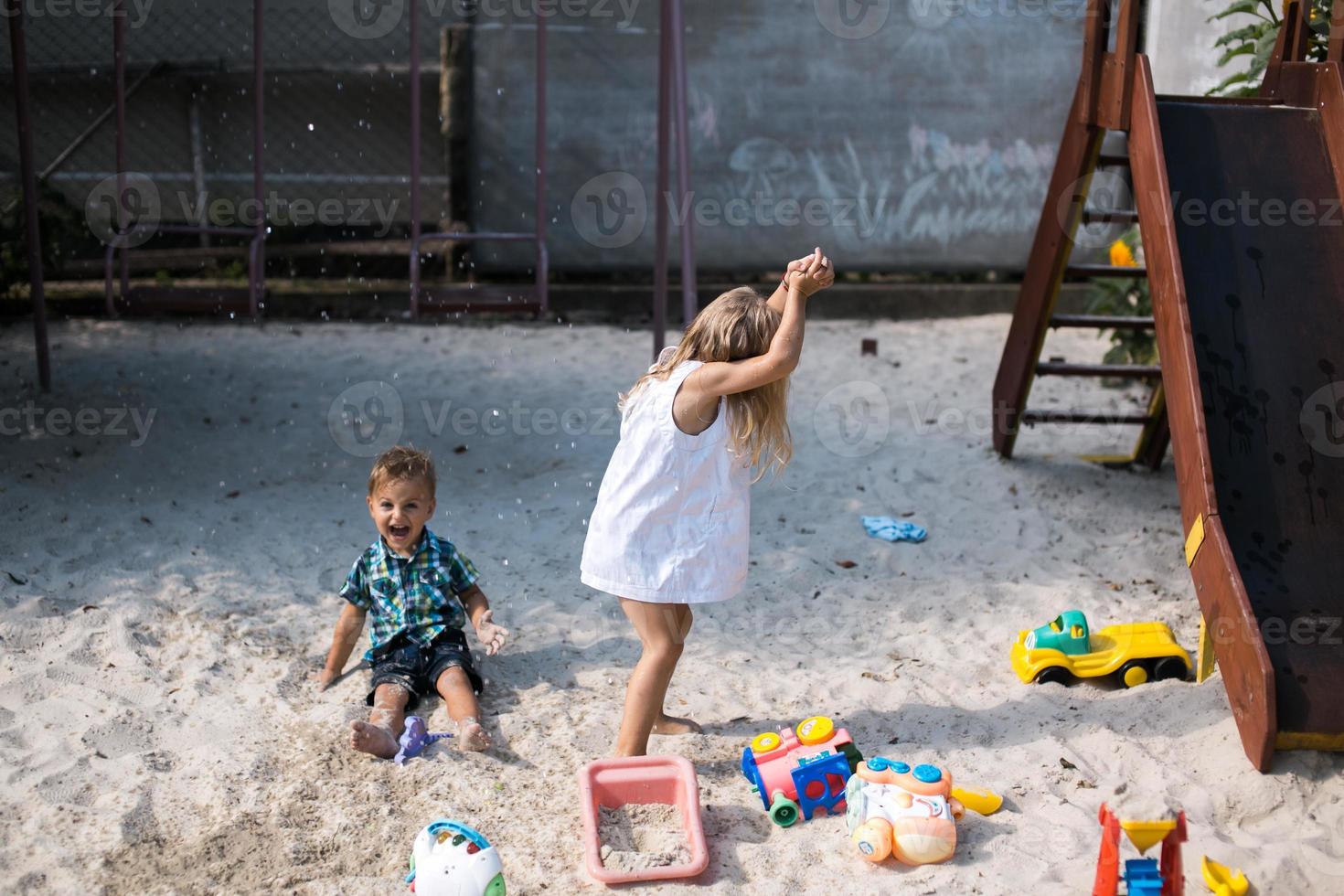 niños divirtiéndose foto