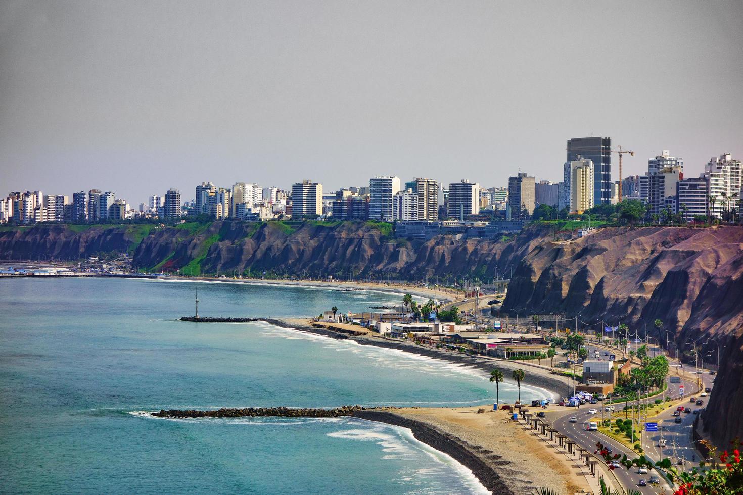 lima 2020 la ciudad de lima en el océano pacífico en perú foto