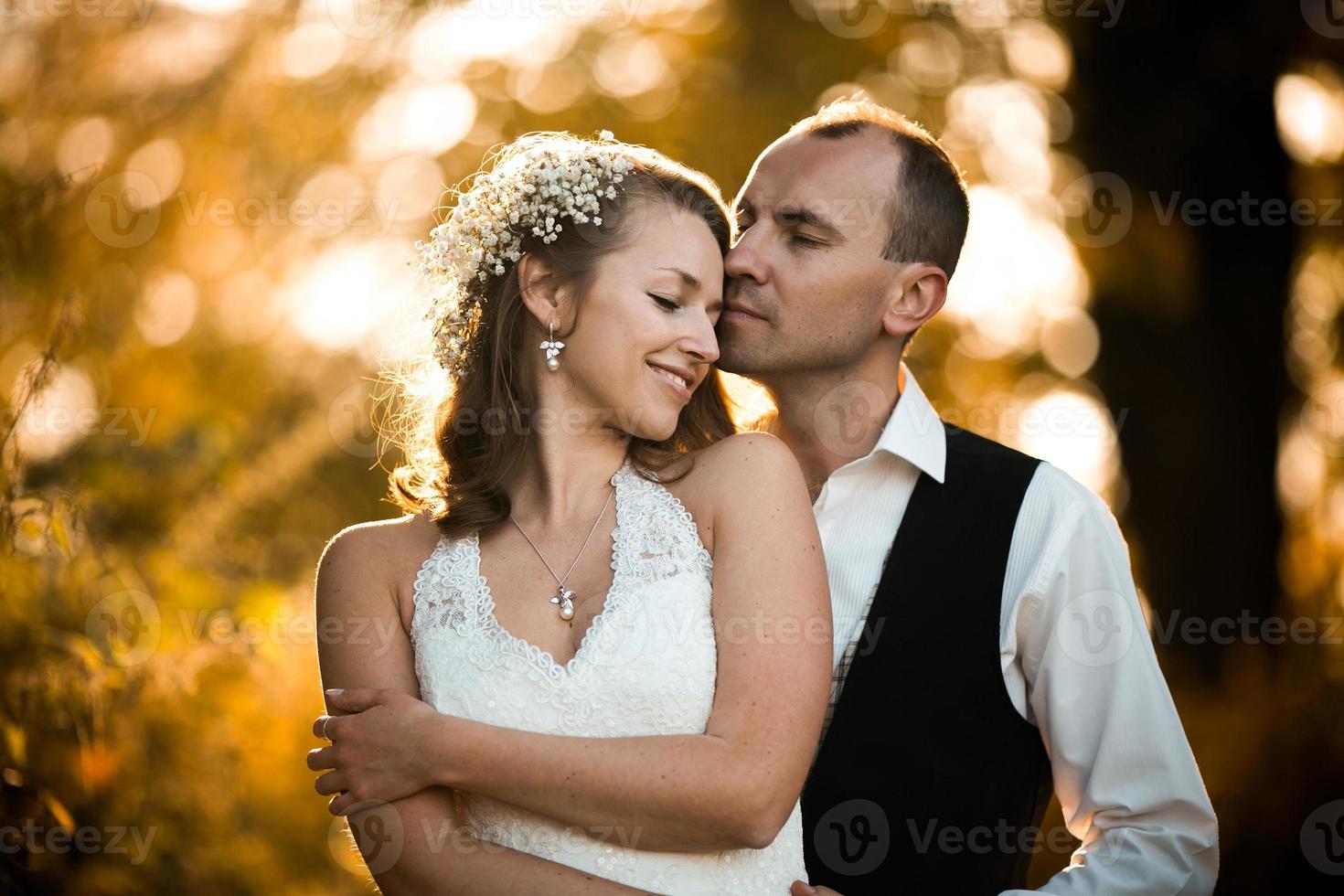 hermosa pareja posando foto