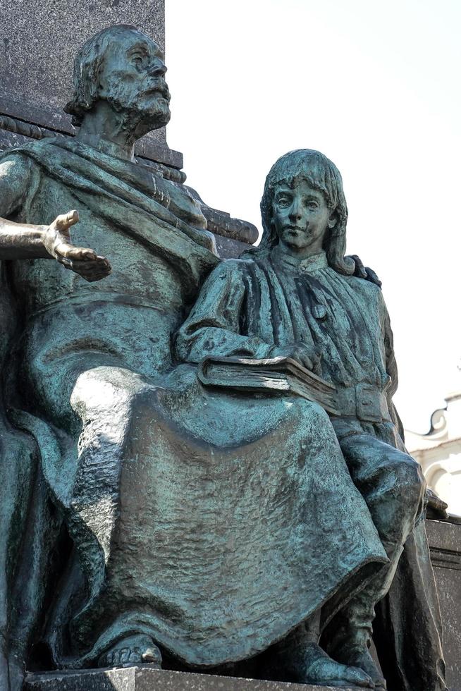 cracovia, polonia, 2014. monumento adam mickiewicz en cracovia foto