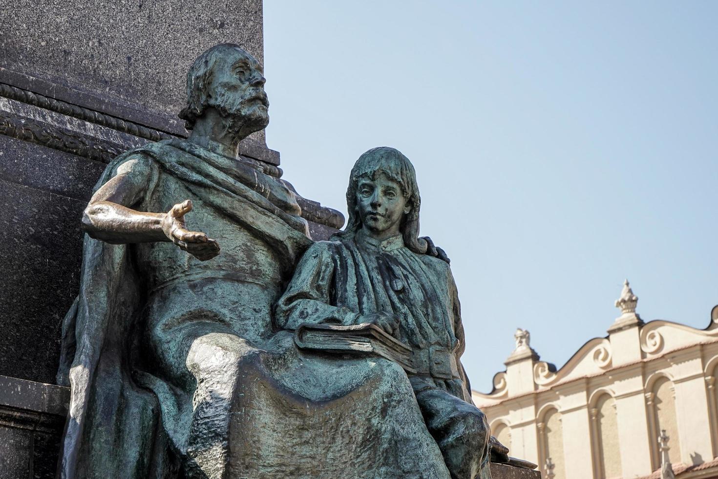 cracovia, polonia, 2014. monumento adam mickiewicz en cracovia foto