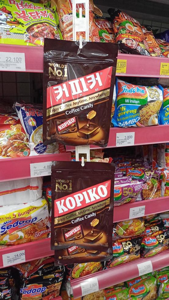 Editorial photo of a candy bar in two foreign languages