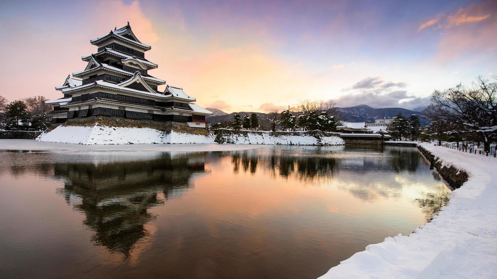 The Matsumoto castle Matsumoto-jo in the city of Matsumoto photo