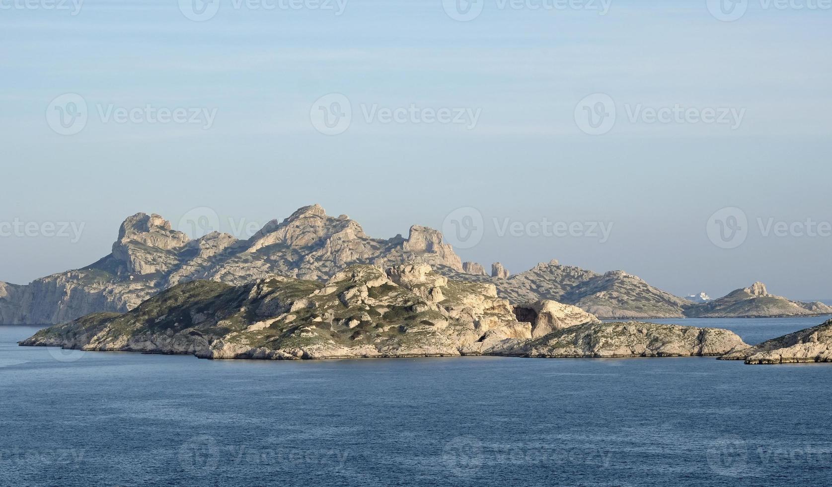 paisaje costero fuera de marsella, francia foto