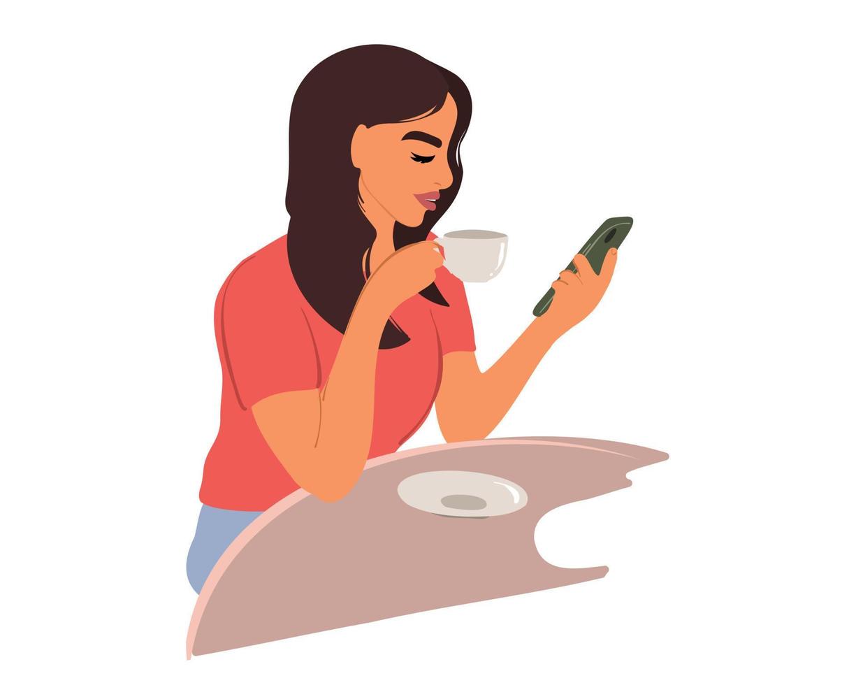 joven mujer hermosa sosteniendo una taza de café y mirando el teléfono inteligente mientras se sienta en la cafetería. estudiante universitario feliz usando teléfono móvil. la mujer de negocios bebe té o café y sonríe. vector