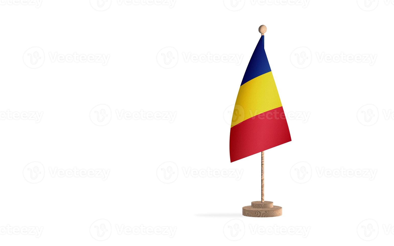 Asta de bandera de rumania con imagen de fondo de espacio en blanco foto