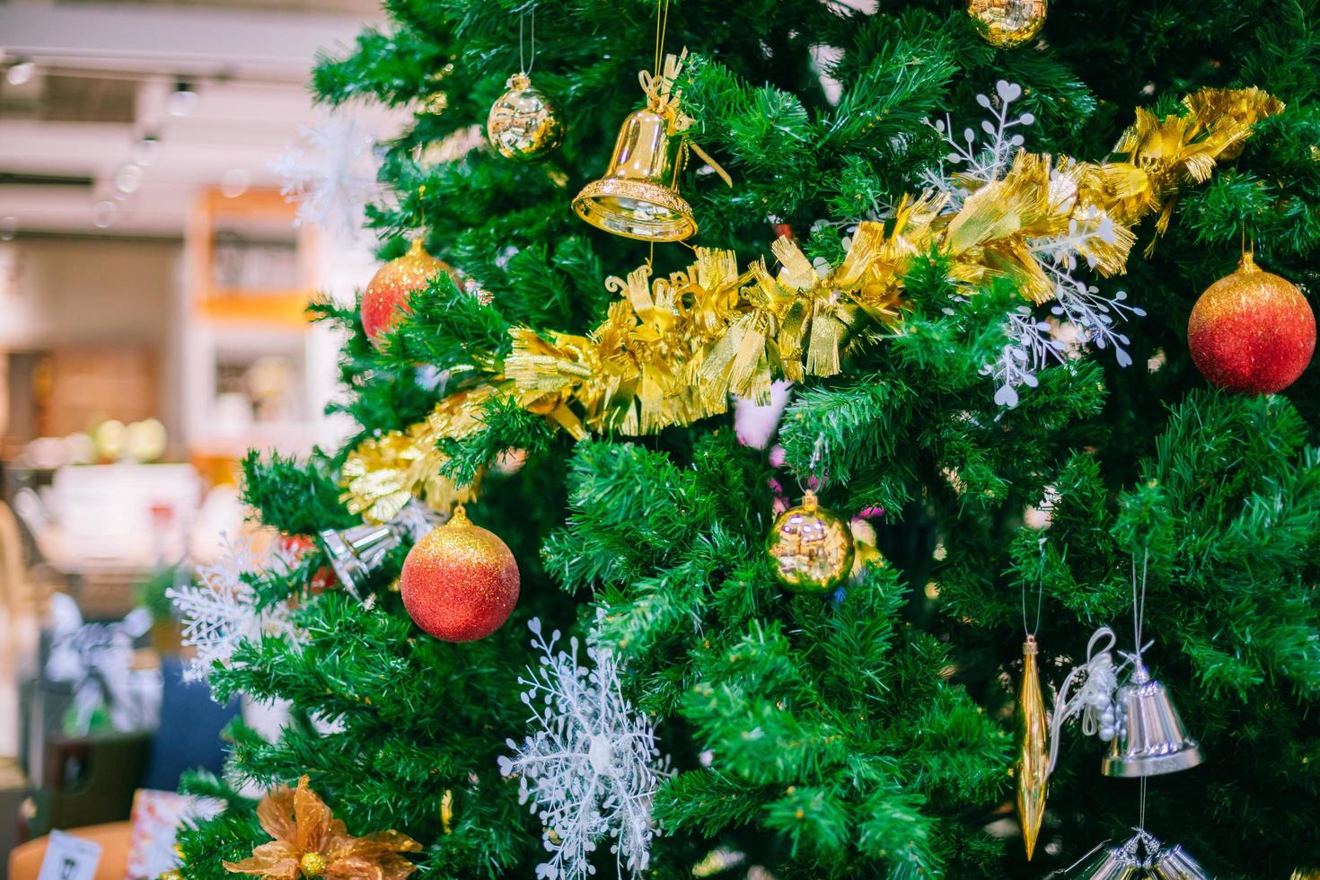 Christmas holidays banner, tree, bokeh background 11558134 Stock Photo