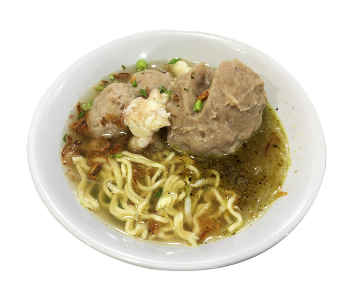 bakso är indonesiska mat bestå av köttbullar, spaghetti, bok choy, och nötkött buljong. bakso i en vit skål med beige bakgrund. bakso påverkas förbi kinesisk kök png