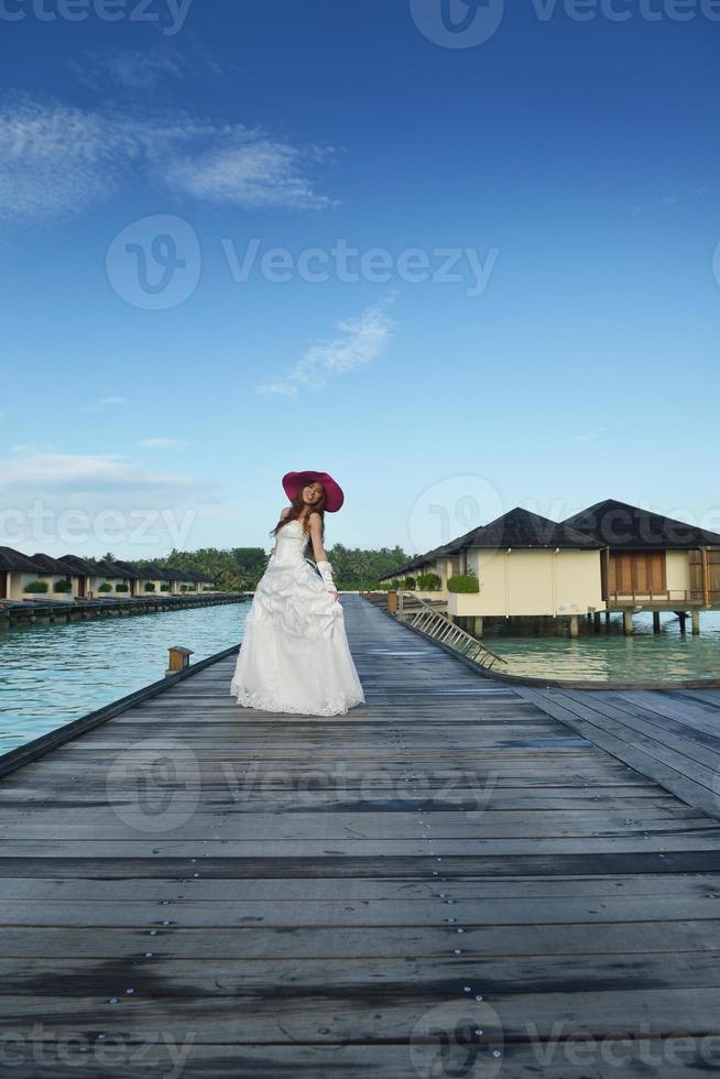 novia asiática en la playa foto