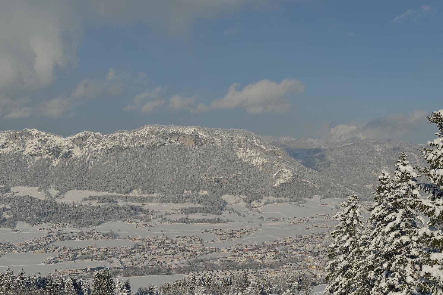 paisaje de montaña de invierno foto