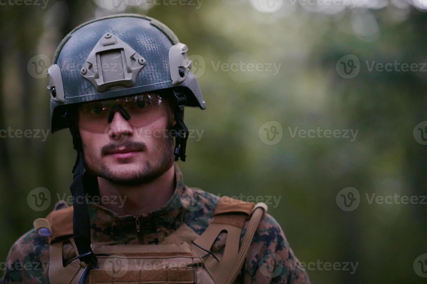 soldados militares en el campo foto