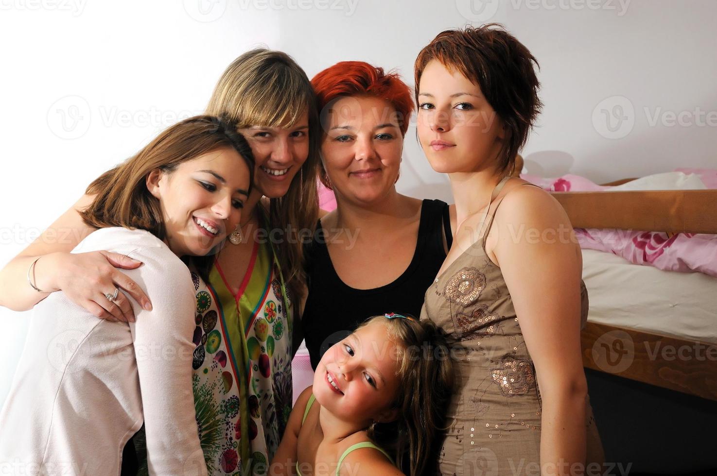 familia feliz madre hija nieta juntos foto