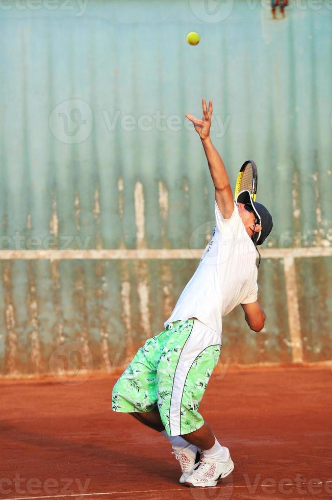 Man playing tennis photo