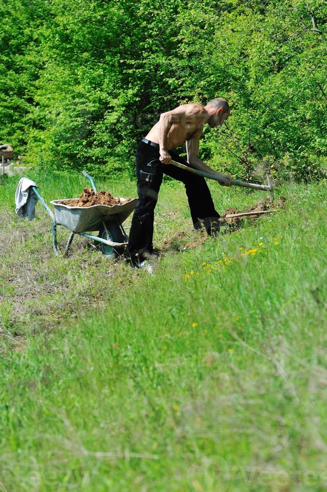 trabajo de jardineria hombre foto