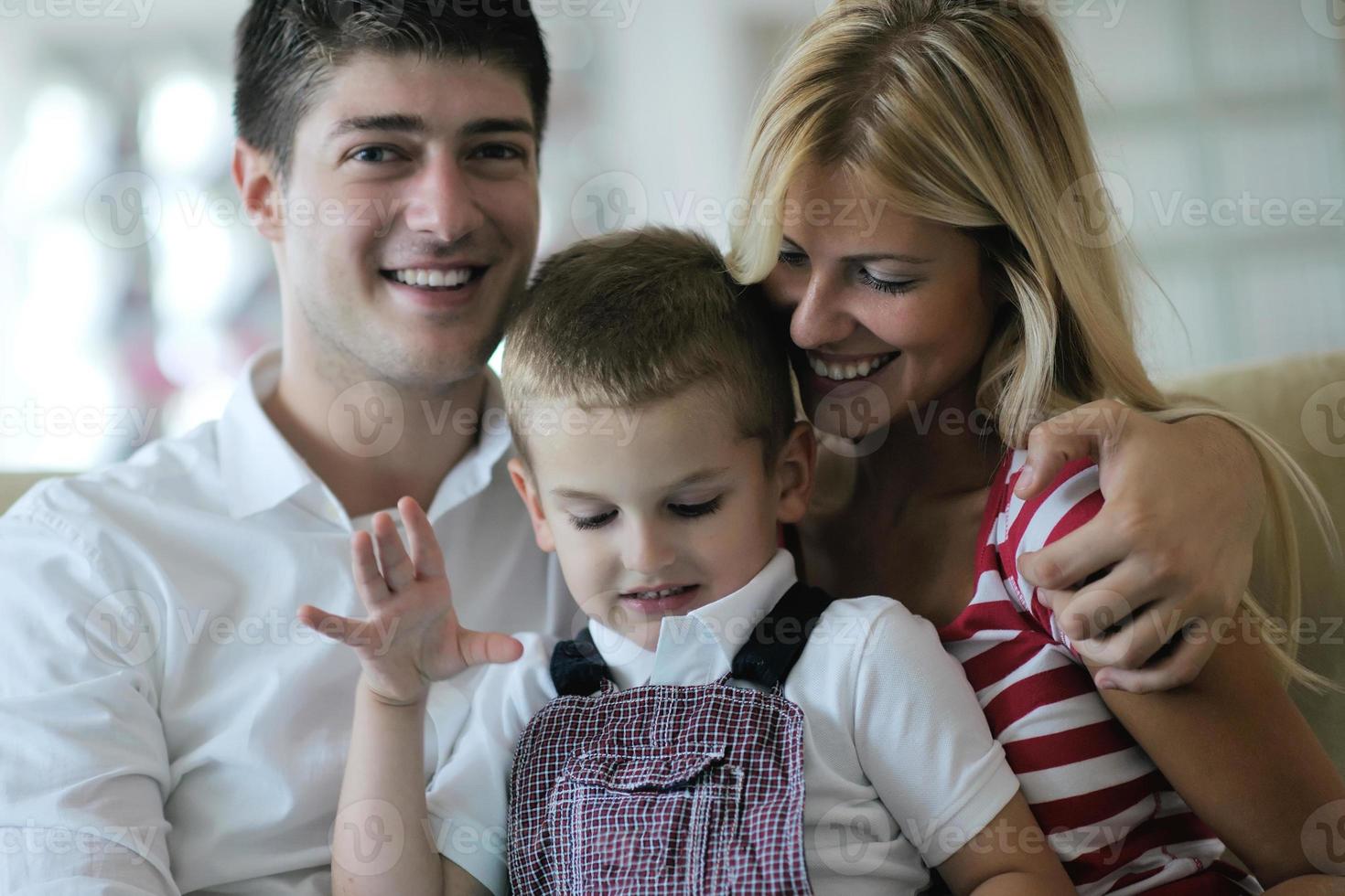 familia en casa foto