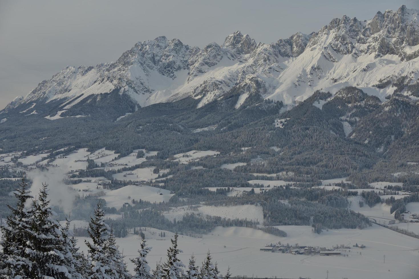 paisaje de montaña de invierno foto