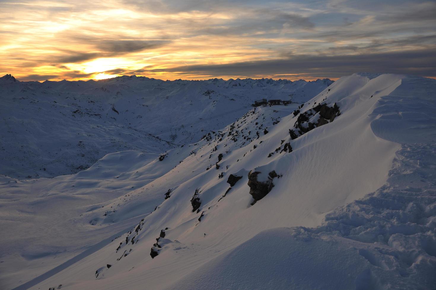 montaña nieve puesta de sol foto