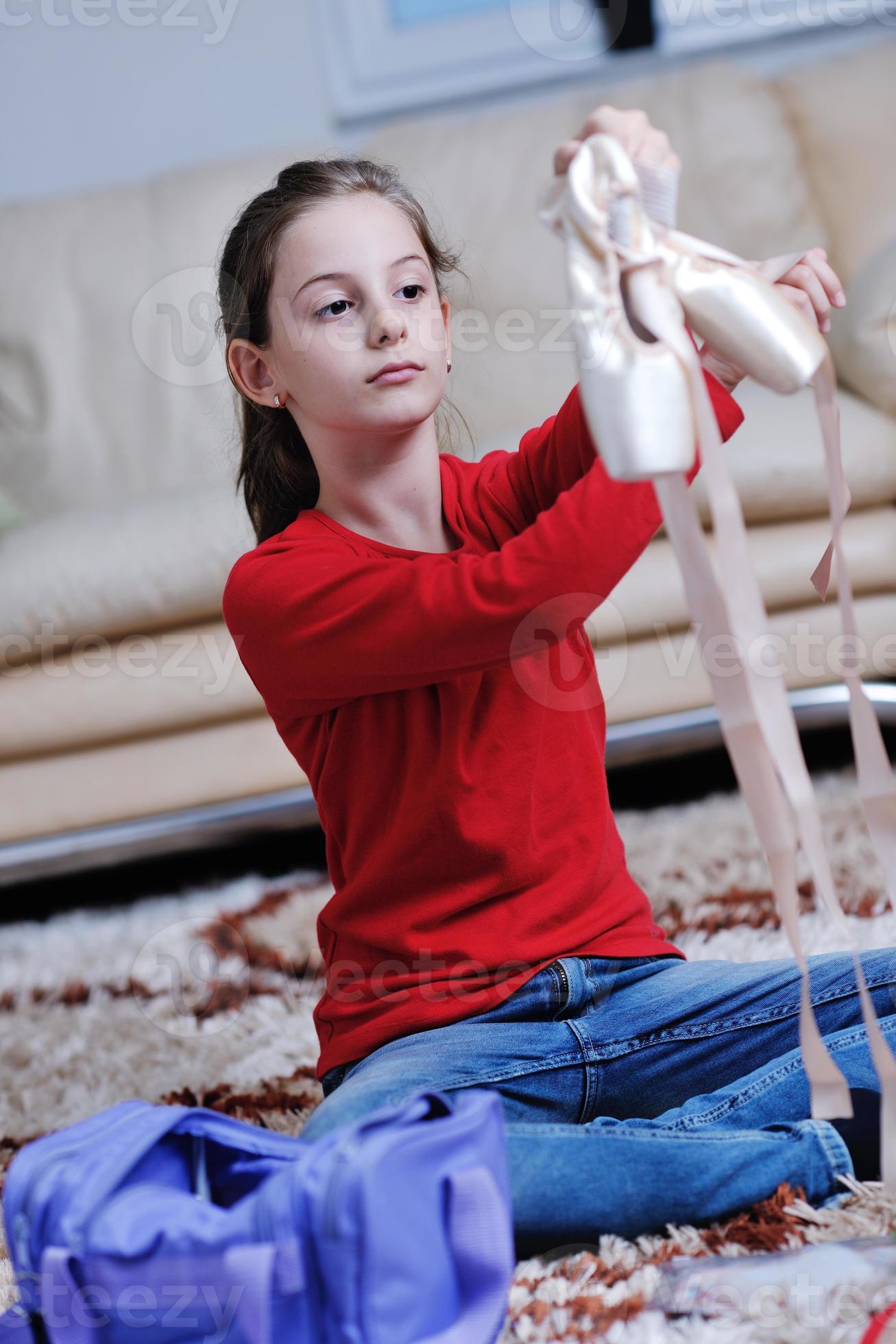 ballet girl view 11585797 Stock Photo at Vecteezy