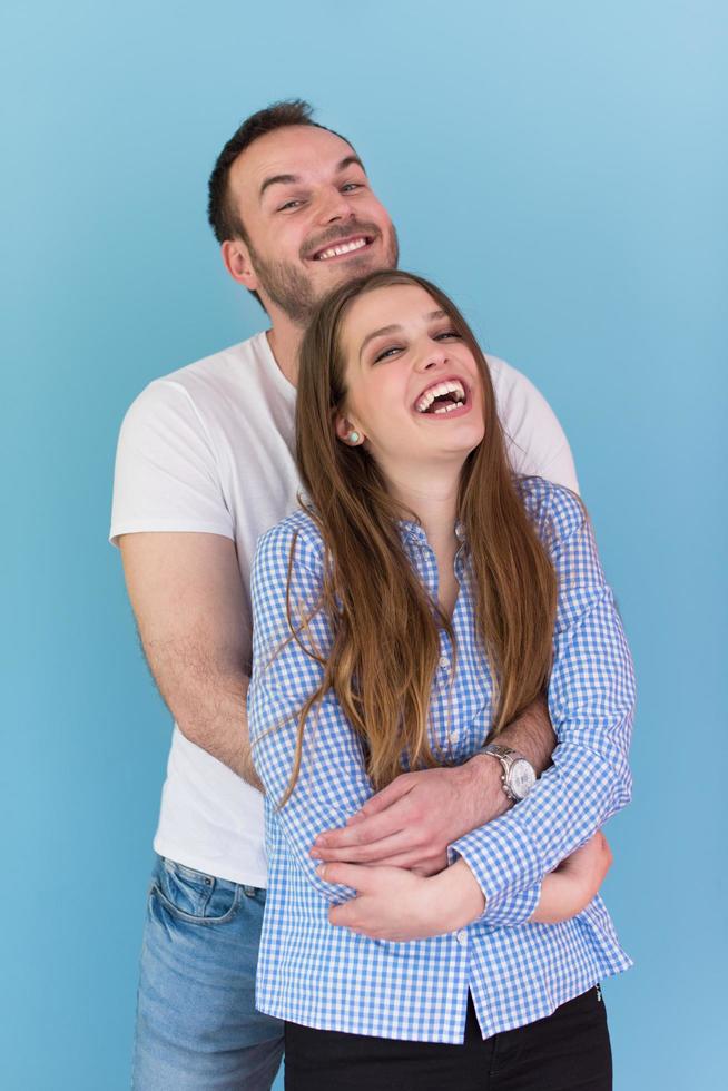 pareja aislada sobre fondo azul foto