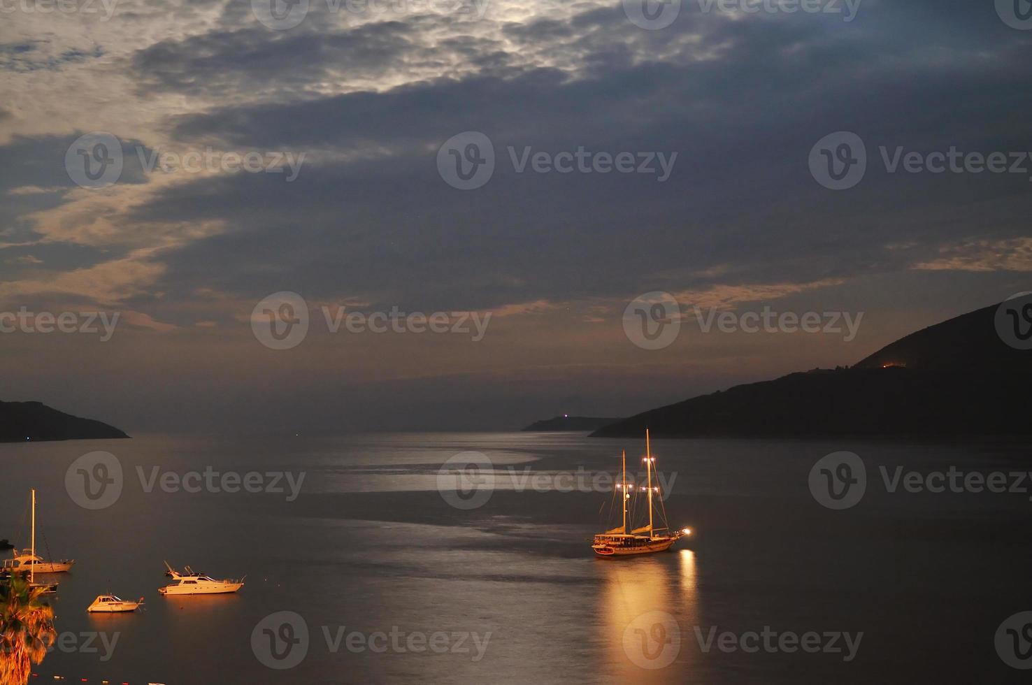 barcos en el agua foto