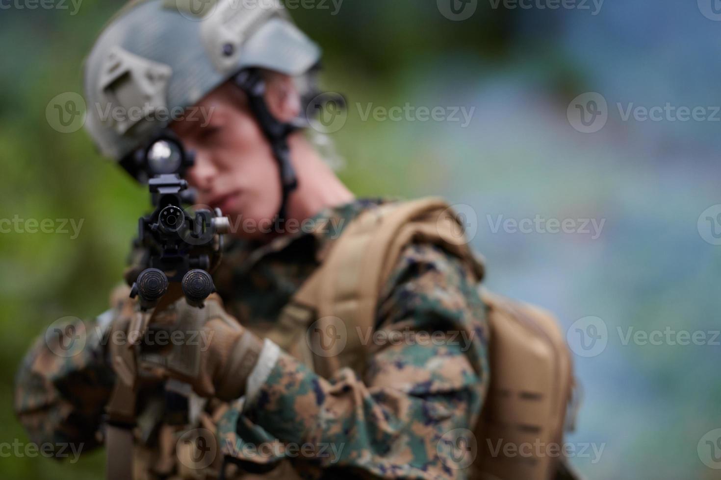 soldados militares en el campo foto