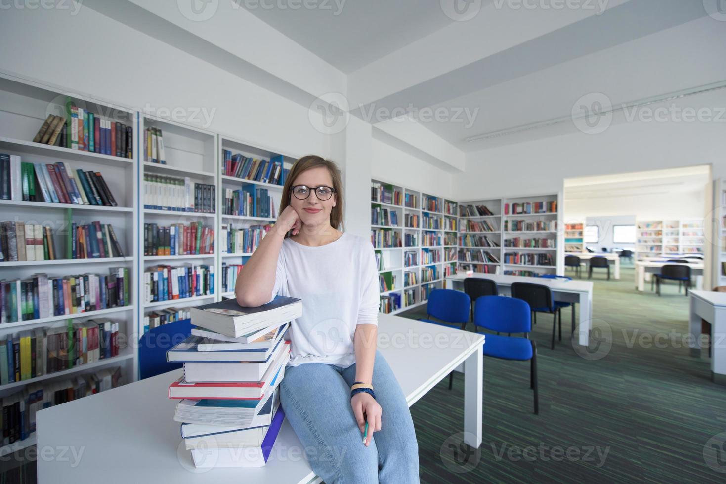 concepto de estudio de biblioteca foto