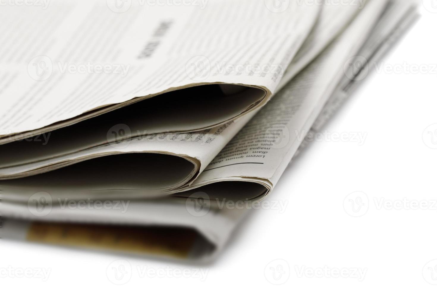 periódico de negocios aislado sobre fondo blanco, concepto de maqueta de periódico diario foto