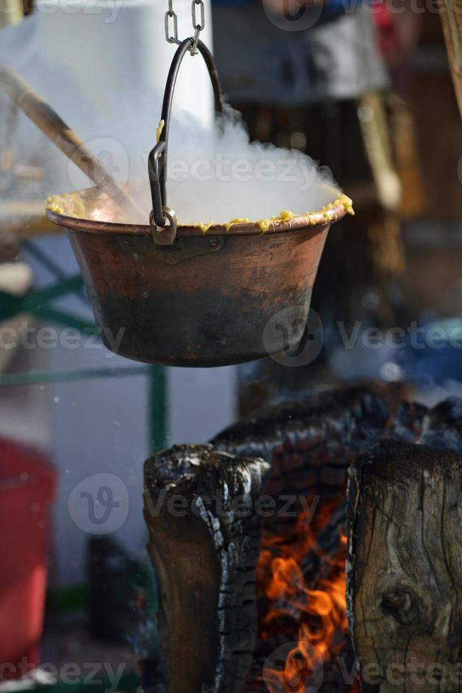 polenta en sartén foto