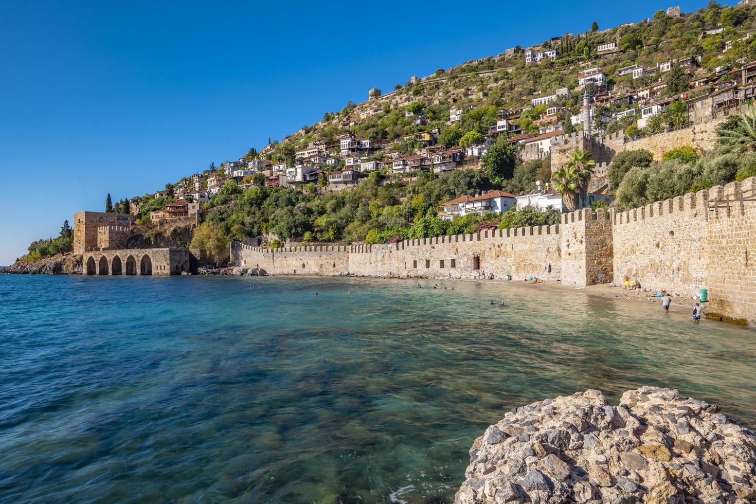 alanya 2022 antalya ciudad aérea con castillo y mar foto