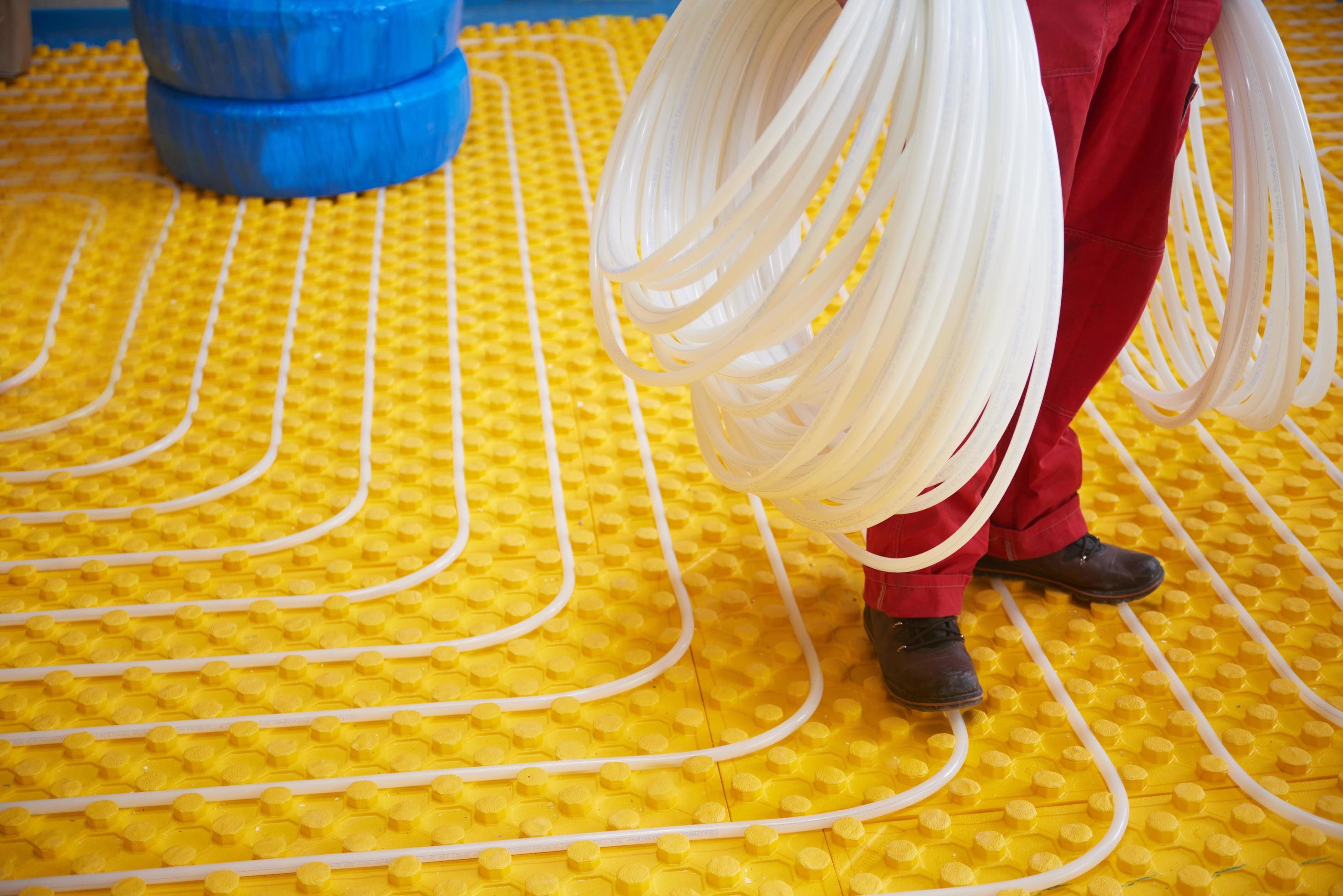 workers installing underfloor heating system 11603676 Stock Photo at Vecteezy