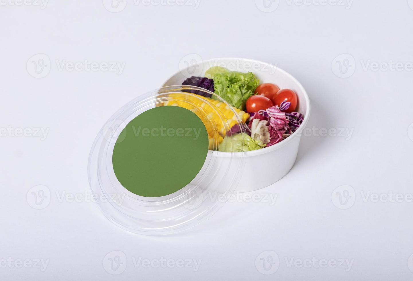 maqueta de caja redonda de contenedor de comida para llevar con verduras y frutas, espacio de copia para su logotipo o diseño gráfico foto