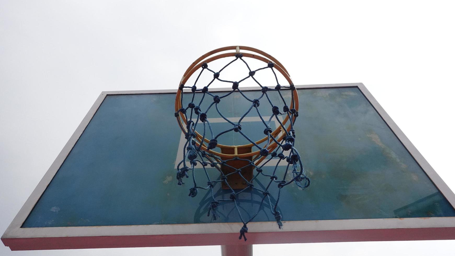 basketball hoop seen from below photo