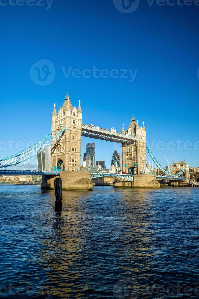 Tower Bridge en Londres, Reino Unido foto