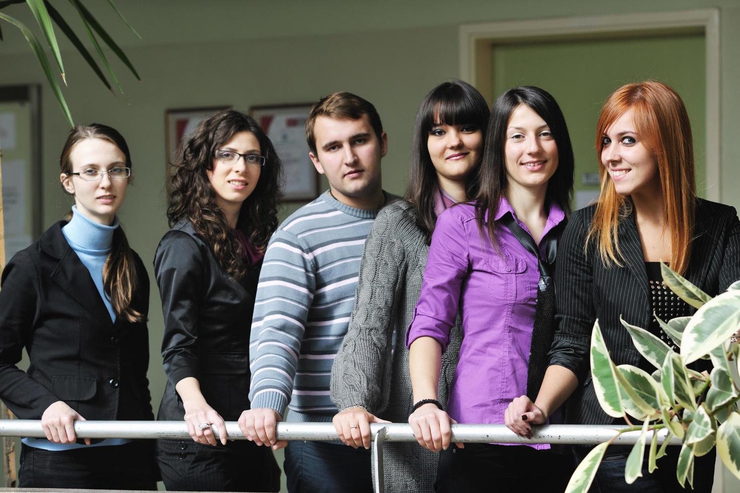 retrato de grupo de estudiantes foto