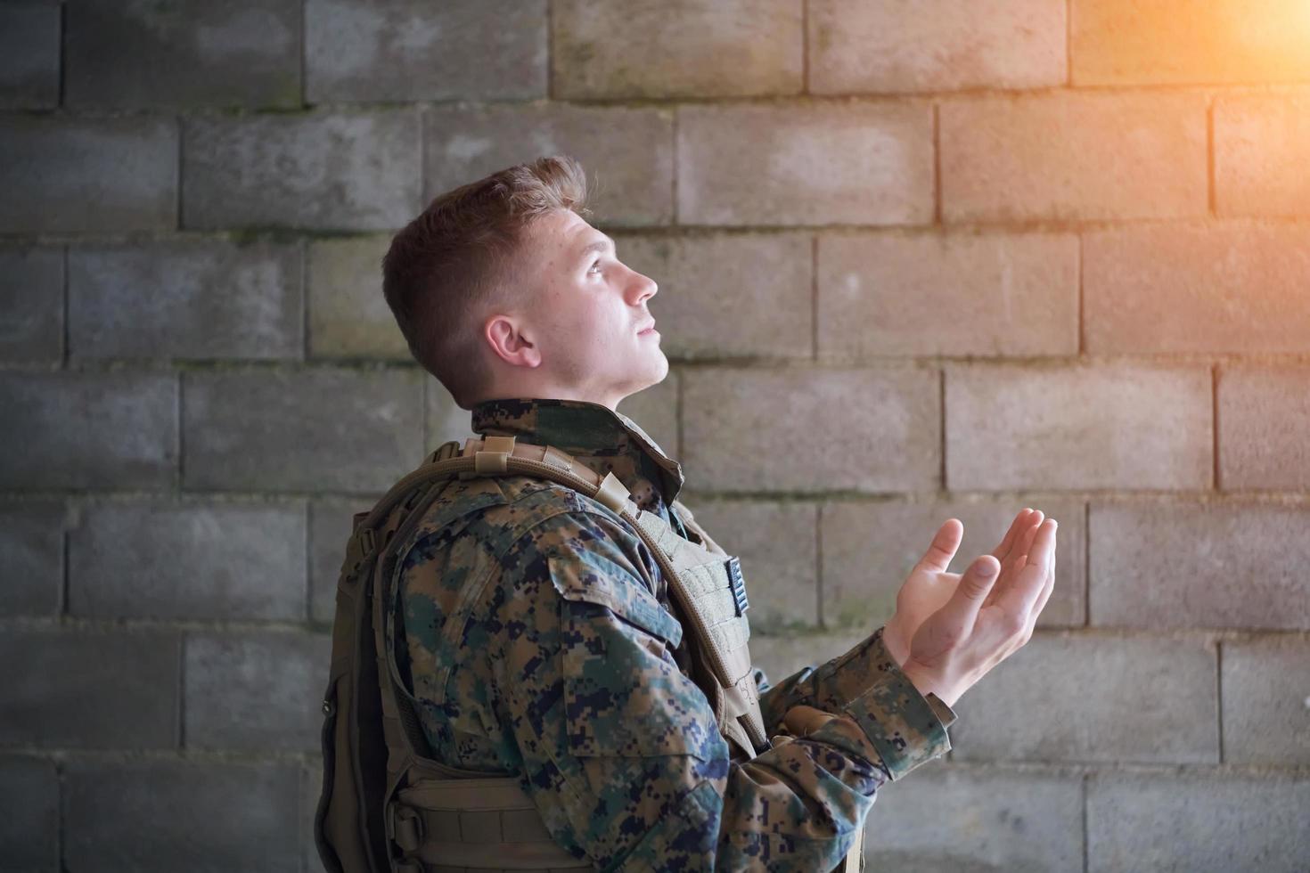 muslim soldier praying photo