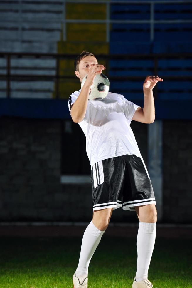 jugador de fútbol en acción foto