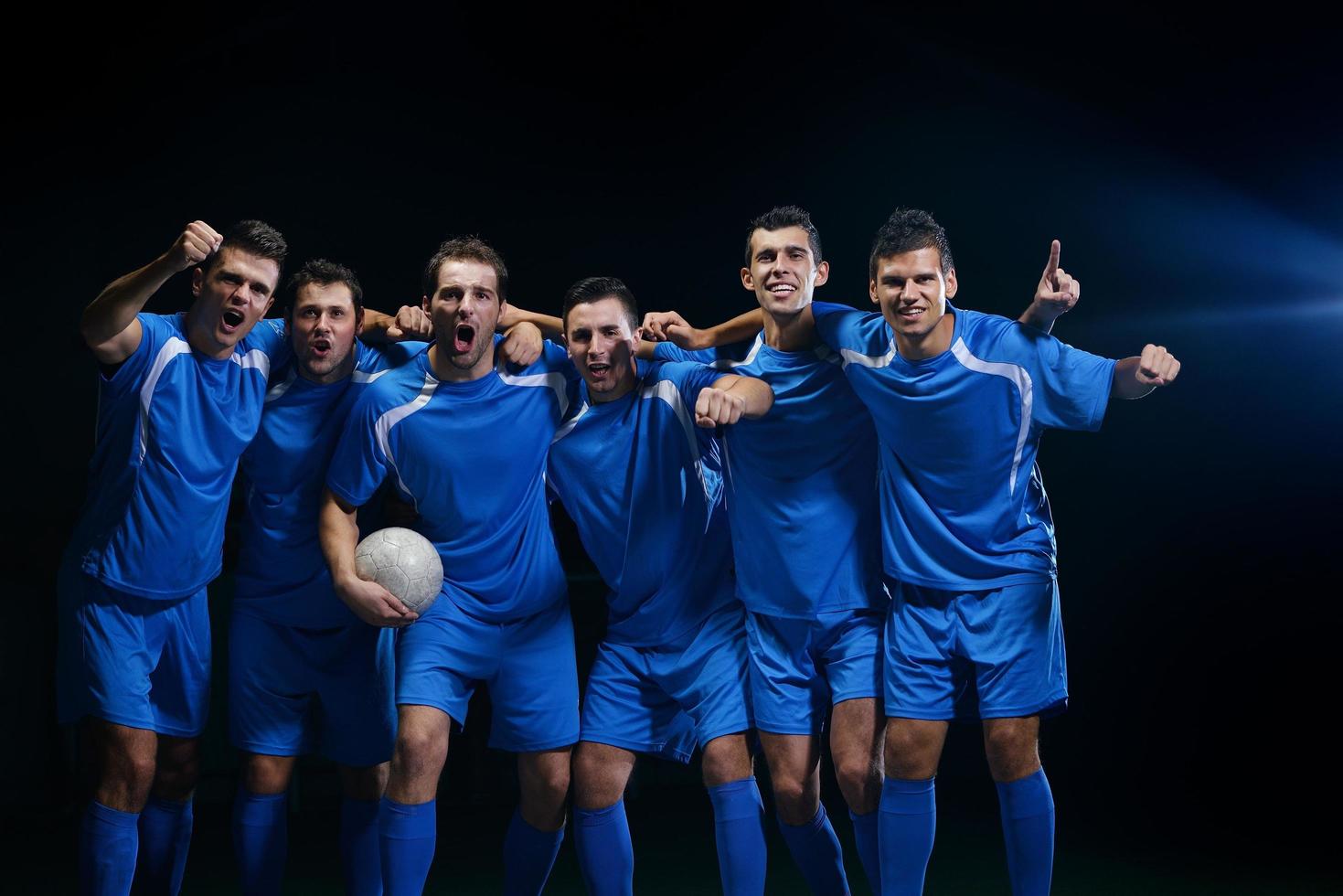 jugadores de fútbol celebrando la victoria foto