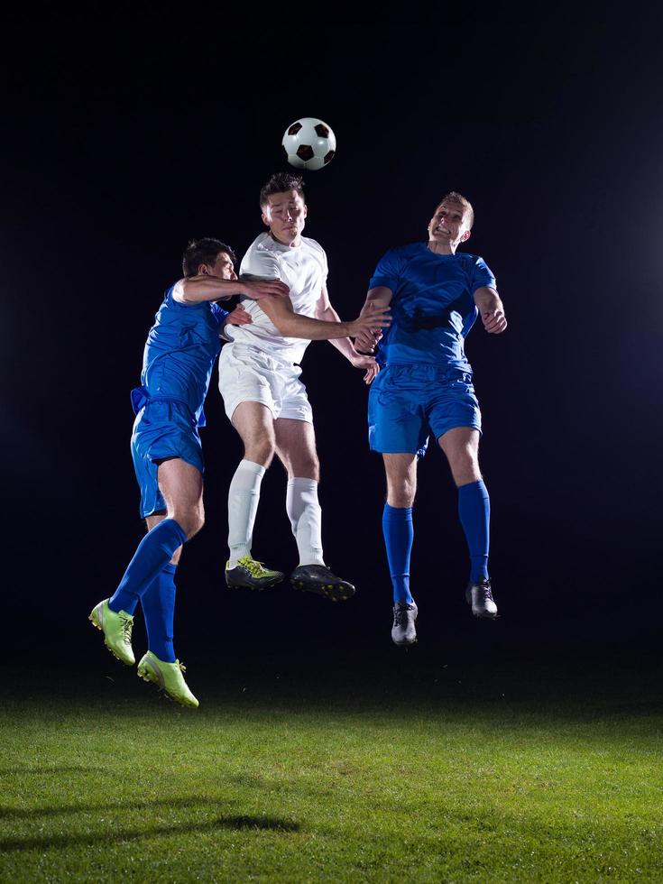 duelo de futbolistas foto