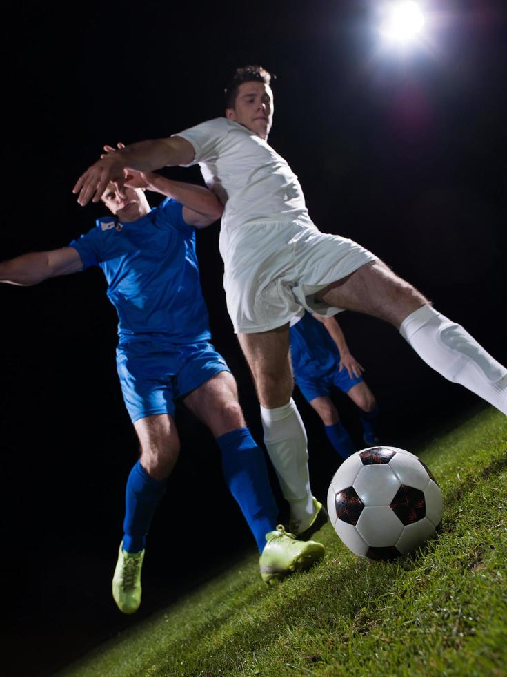 duelo de futbolistas foto