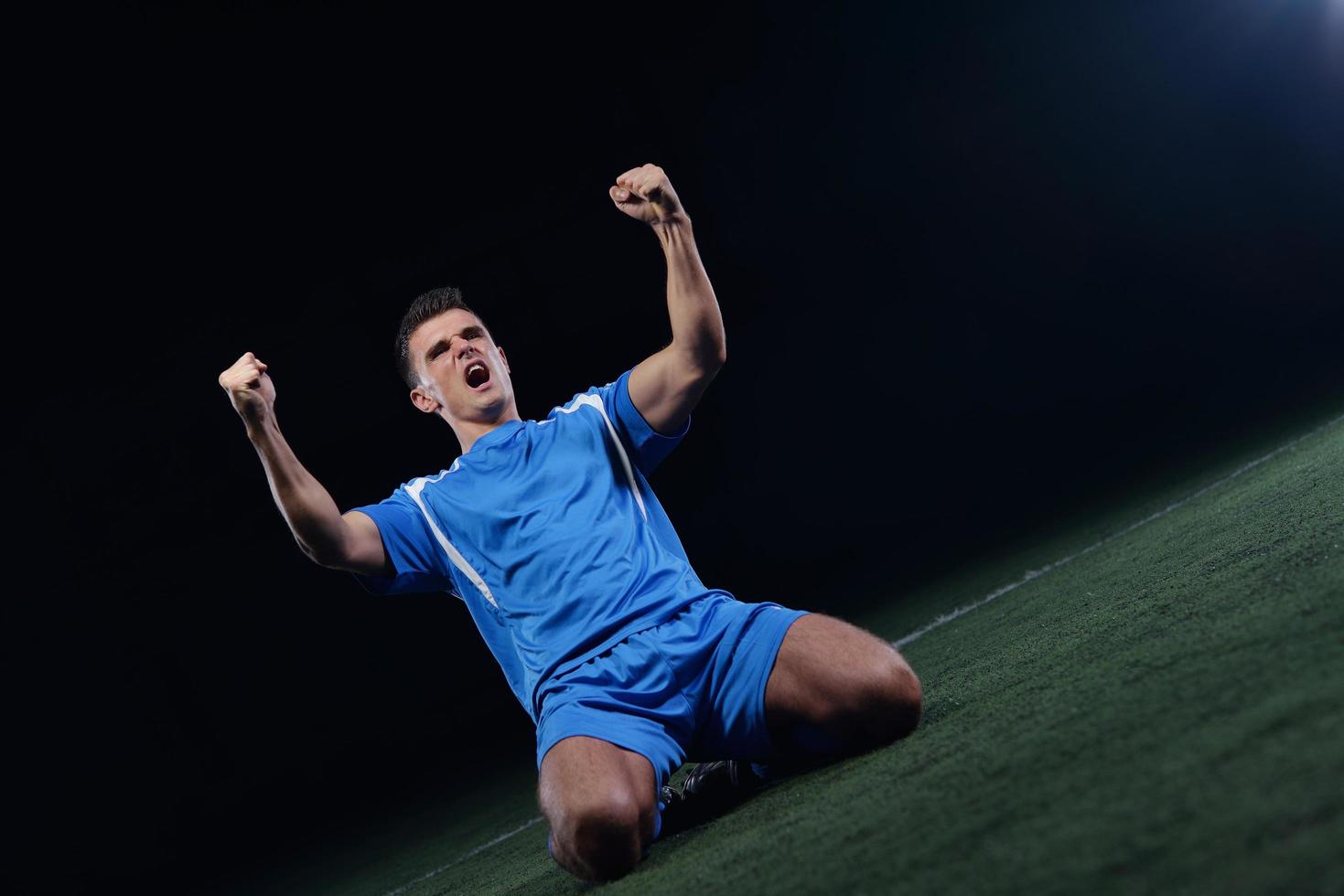 jugadores de fútbol celebrando la victoria foto